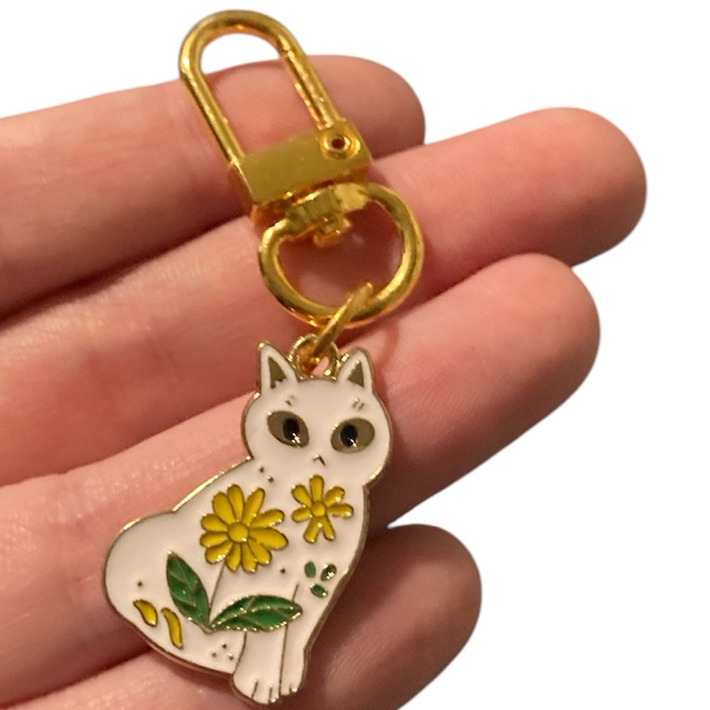 Cute Cat Keychain with Flowers